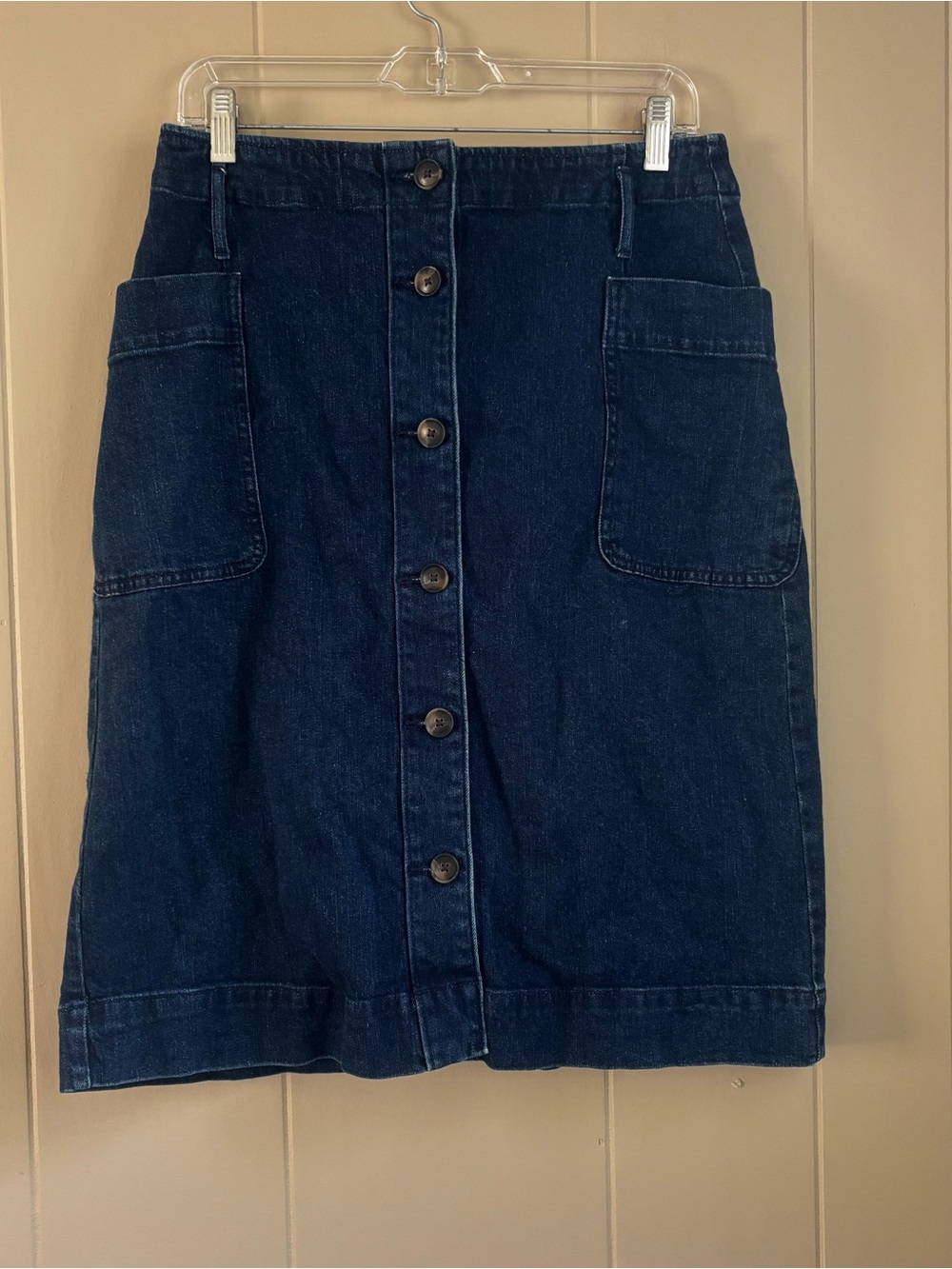 LOFT Women’s Button-Front Denim Skirt with functional patch Pockets- Size 8